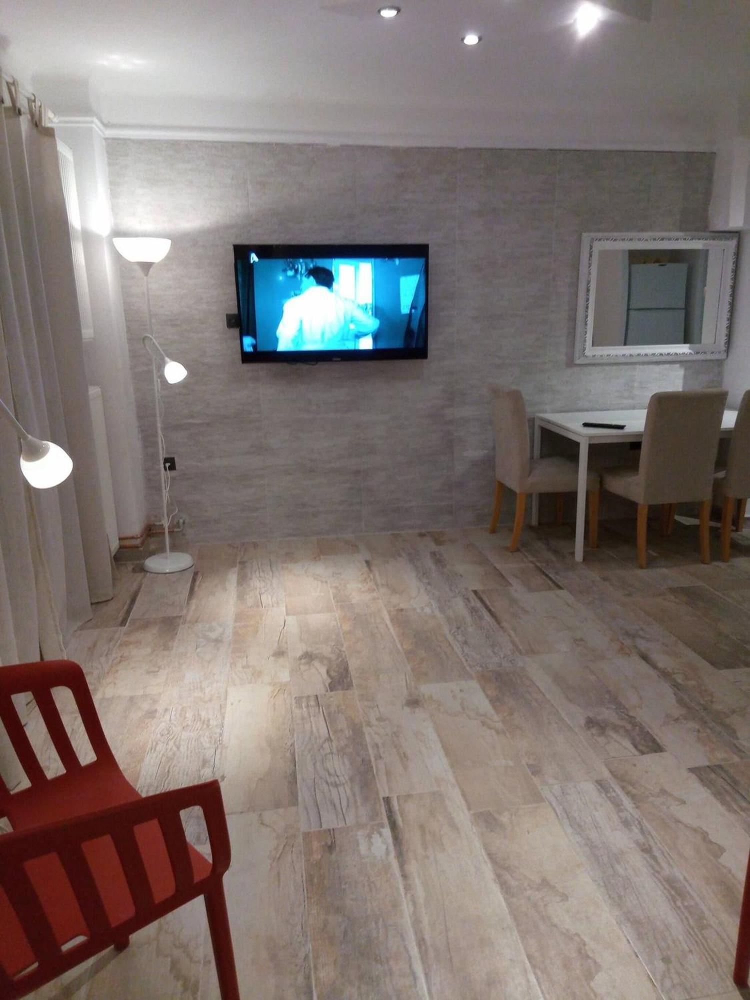 Apartment Downtown Apartment With Private Yard Yr1 Thessaloniki