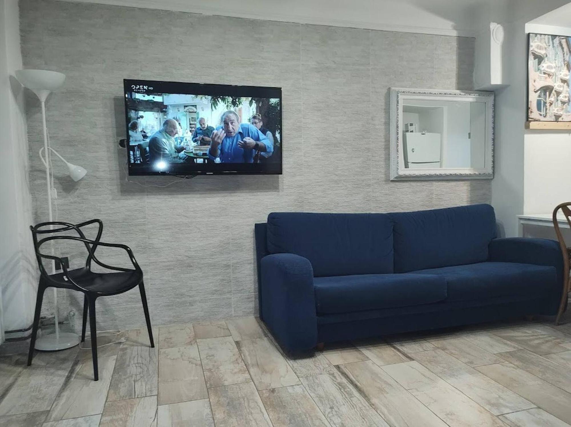Downtown Apartment With Private Yard Yr1 *