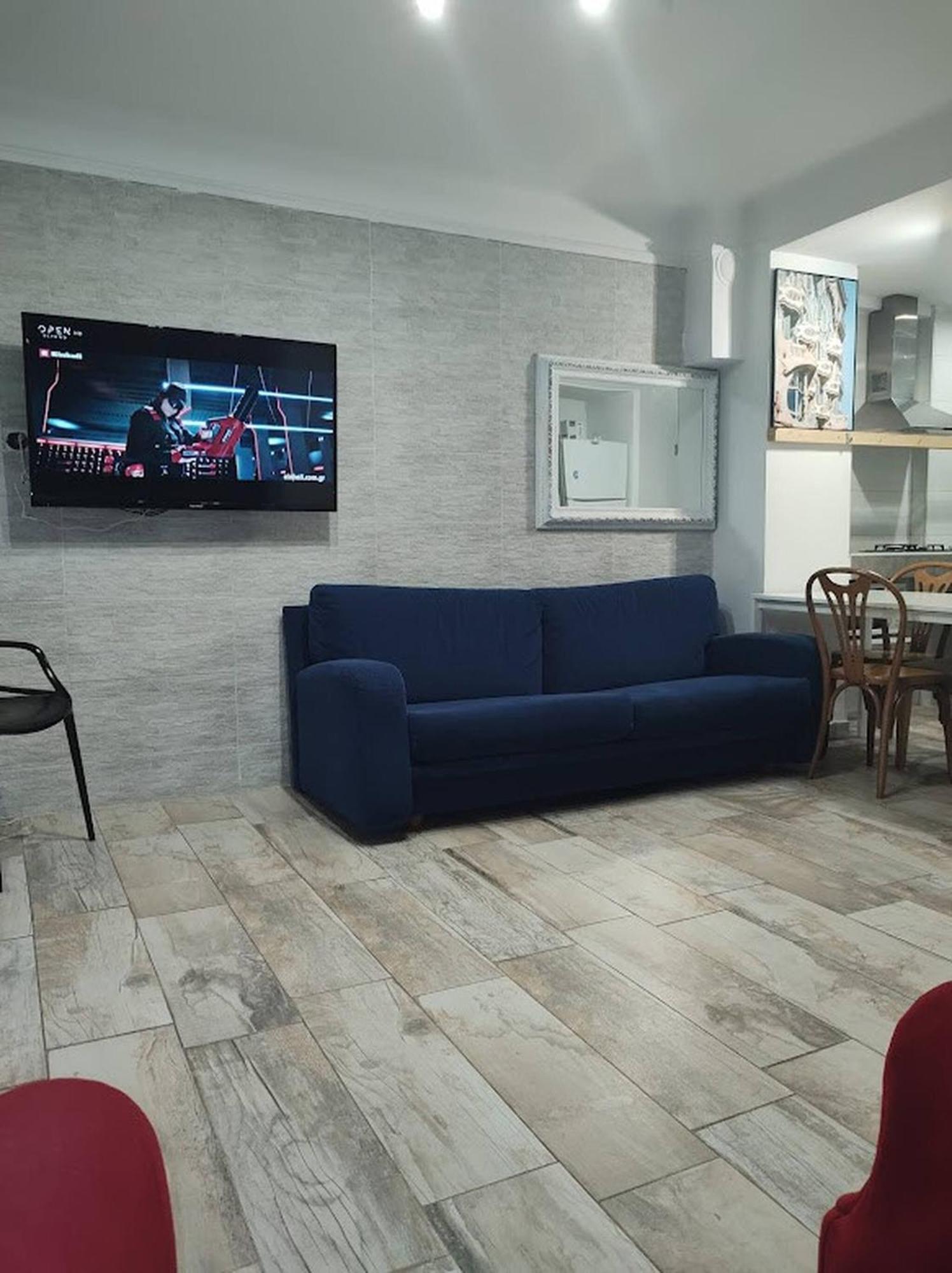 Downtown Apartment With Private Yard Yr1 * Thessaloniki