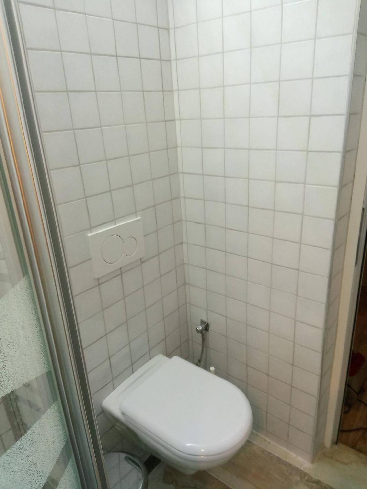 Apartment Downtown Apartment With Private Yard Yr1 *