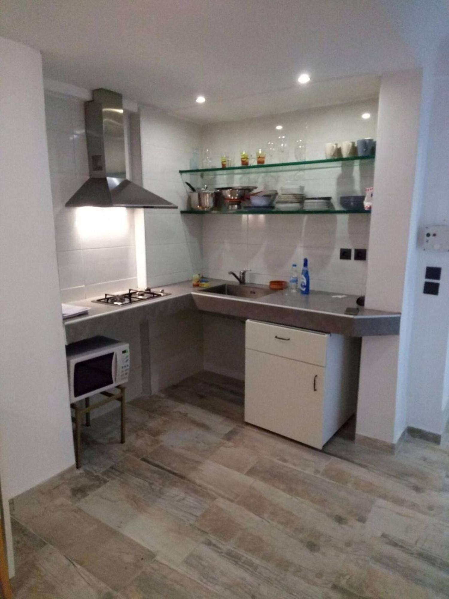Apartment Downtown Apartment With Private Yard Yr1 Thessaloniki