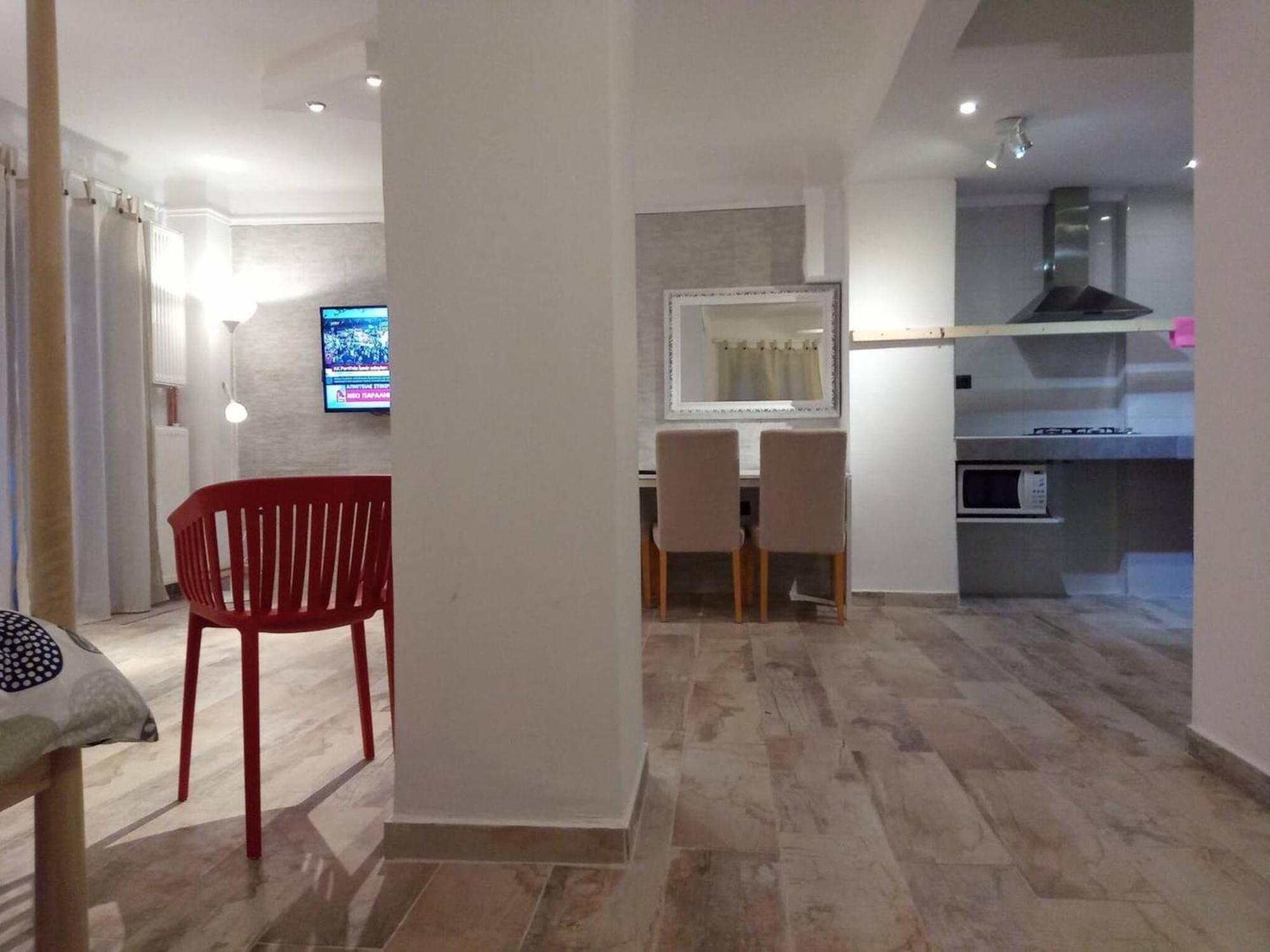 Apartment Downtown Apartment With Private Yard Yr1